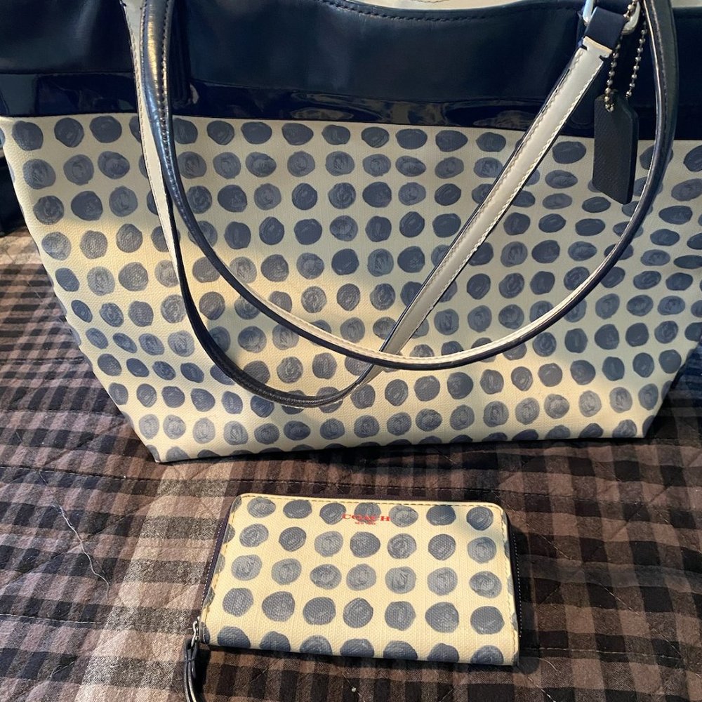 Coach White/Blue Painted Dot Canvas Shoulder Tote w/matching Wristlet Wallet